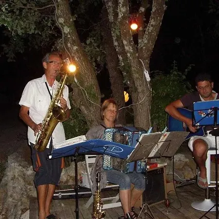 Camping 3 Etoiles - Piscine - Ccaa0ff * Barjac (Gard)